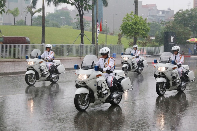 Đội cảnh sát dẫn đoàn cho Tổng thống Obama