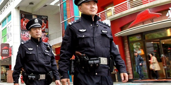 Nhiều thành phố ở Trung Quốc đã trang bị vũ khí cho cảnh sát giao thông