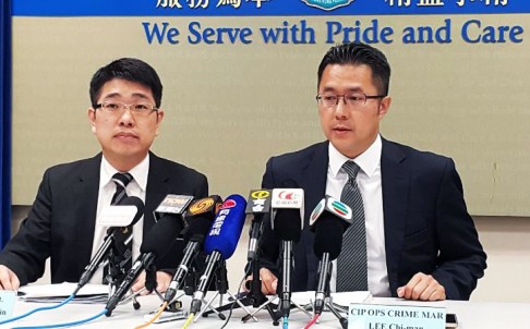 Cảnh sát Hong Kong họp báo công bố vụ triệt phá đường dây chuyển người Việt Nam nhập cư trái phép sang đặc khu hành chính này