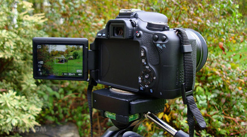 Máy ảnh giá rẻ Canon có trang bị màn hình đa góc ngắm chất lượng cao