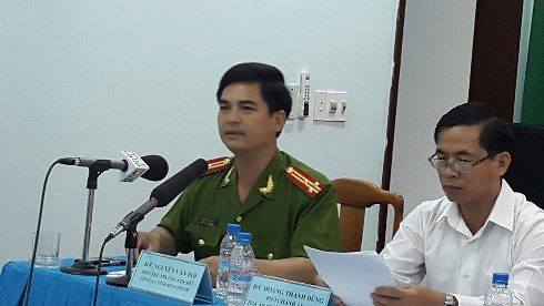 Thượng tá Nguyễn Văn Đợi - Phó Thủ trưởng cơ quan CSĐT, Công an tỉnh Bình Phước tại họp báo