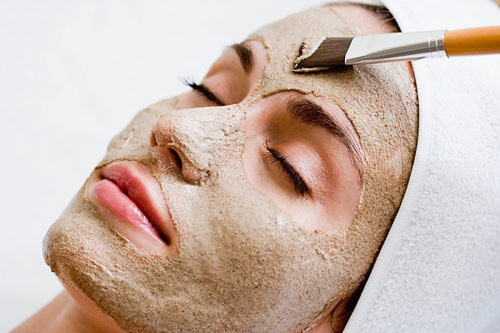 Chăm sóc da nhờn mùa đông bằng cách đắp mặt nạ thiên nhiên an toàn và hiệu quả