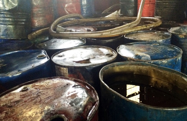 Trước đó, lực lượng chức năng tỉnh Nghệ An cũng phát hiện và bắt giữ 1.600 lít dầu ăn bẩn đã qua sử dụng
