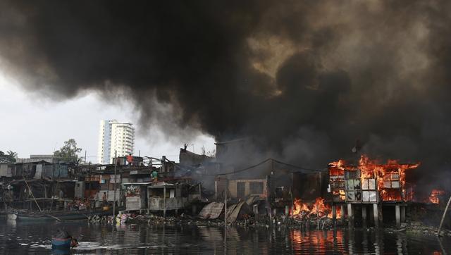 Các vụ cháy chợ, cháy khu ổ chuột thường xuyên xảy ra tại Philipines do sự lơ là về các quy định an toàn cháy nổ