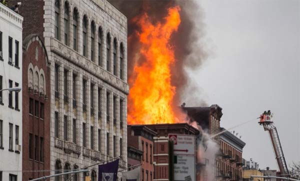 Vụ cháy chung cư tại Ney York đã khiến ít nhất 13 người bi thương