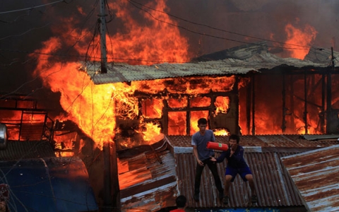 Hiện trường vụ cháy khu ổ chuột ở Philippines