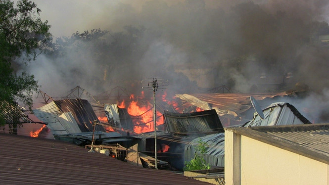 Trước đó cháy lớn cũng xảy ra ở một xưởng gỗ tại TPHCM vào ngày 16/1 khiến khói lửa bao trùm cả một vùng