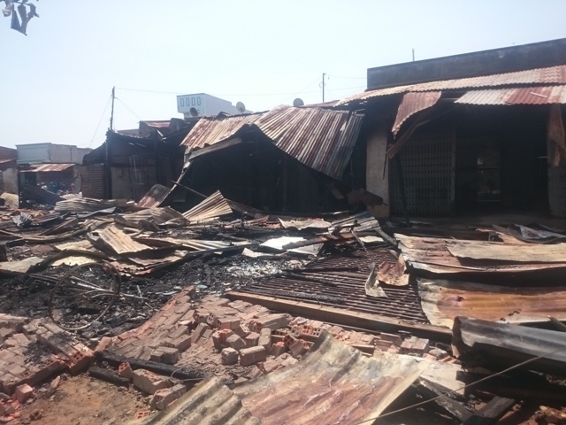 Hiện trường tan hoang sau vụ cháy lớn ở chợ cũ Tân Hội