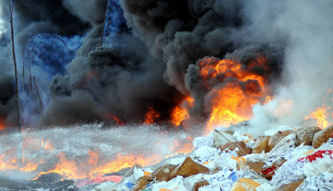 Cháy lớn tại Đồng Nai: ‘Hồn xiêu phách lạc’ vì ngọn lửa cao hàng trăm mét