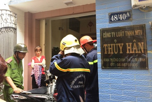 Lực lượng PCCC đang thu thập thông tin về vụ cháy nhà trong hẻm 48 đường Trường Chinh