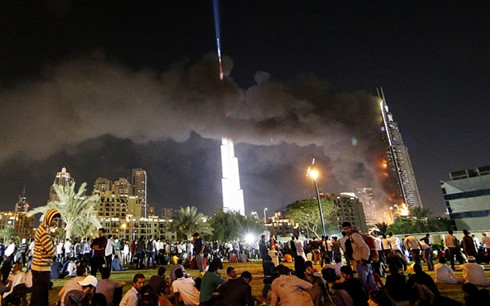 Đám cháy xuất hiện chỉ vài giờ trước thời điểm Dubai bước sang năm mới 2016. 