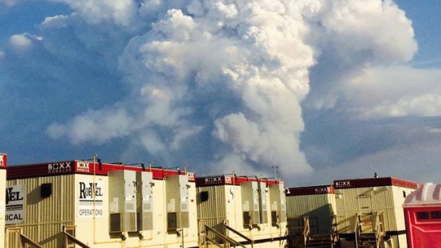 Hơn 1.600 lính cứu hỏa đã được huy động để khống chế các đám cháy rừng