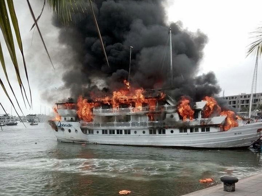 Nguyên nhân ban đầu khiến tàu du lịch bốc cháy được cho là do rò rỉ khí gas