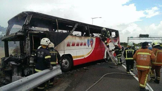 Hiện trường vụ cháy xe buýt ở Đài Loan khiến 26 người chết hôm 19/7. Ảnh: Ifeng 