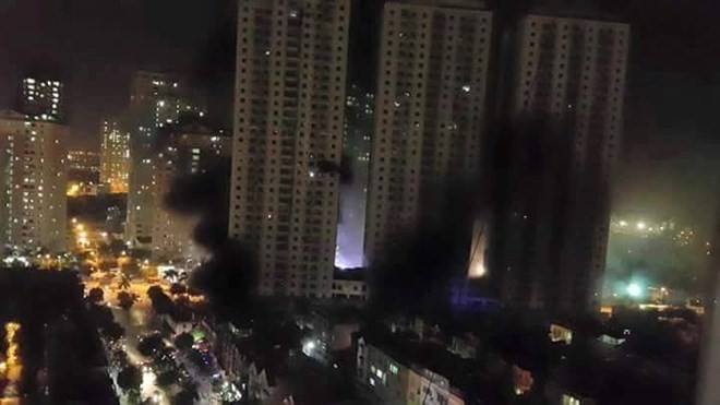 Một vụ cháy lớn đang xảy ra tại tòa nhà CT4A, CT4B khu đô thị Xa La, quận Hà Đông, Hà Nội