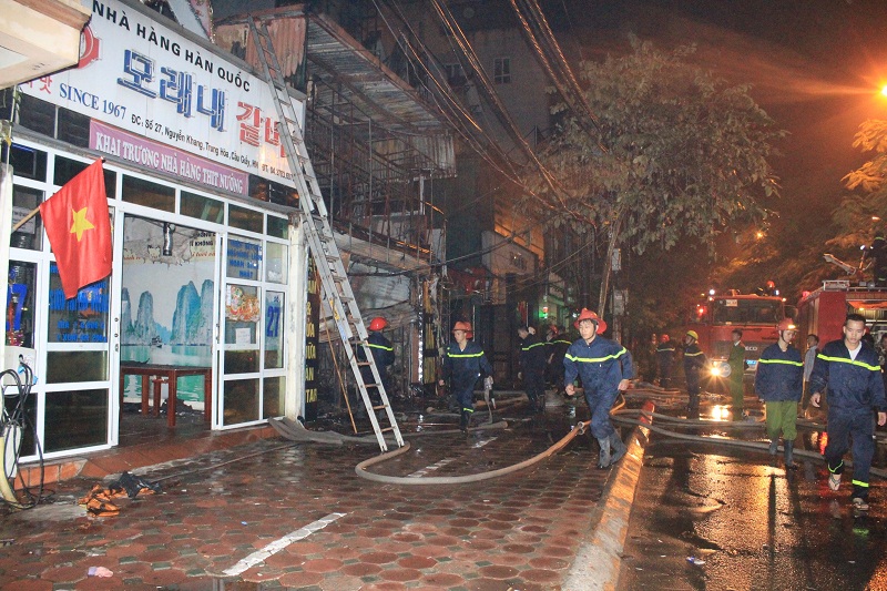 Nguyên nhân ban đầu của vụ cháy được cho là bình gas của số nhà 29 phát nổ, làm ngọn lửa bùng nhanh