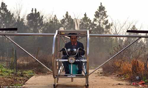 Nông dân Trung Quốc dùng phế liệu kim loại để tự chế tạo máy bay
