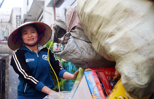 Cuộc sống của chị Hồng vẫn không thay đổi nhiều sau 1 năm nhặt được 5 triệu yên