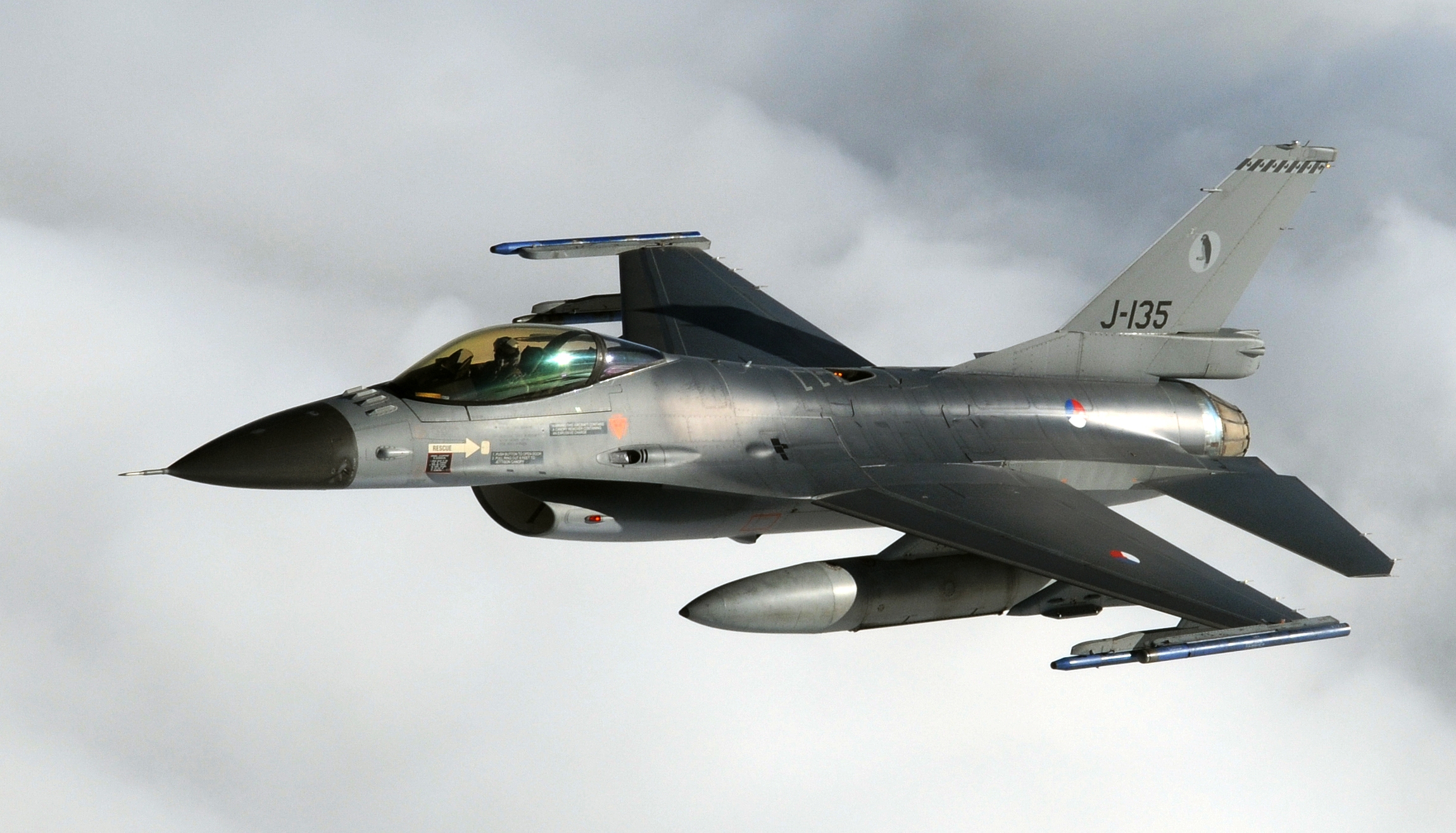 Chiến đấu cơ F-16 của Hà Lan đã thực hiện 10 nhiệm vụ tấn công khủng bố IS tại Iraq và Syria