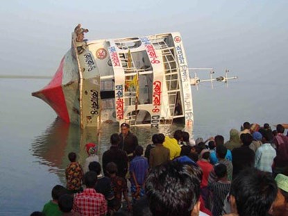 Con số nạn nhân thiệt mạng trong tai nạn chìm phà ở Bangladesh vẫn đang tăng lên