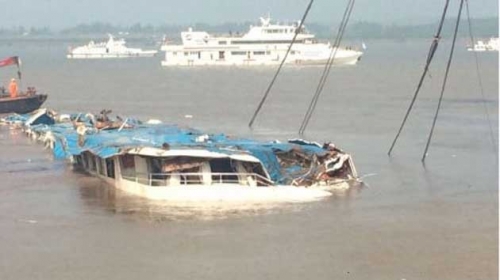 Cơ hội để tìm thấy những người còn sống sót trong vụ tai nạn chìm tàu ở Trung Quốc đang ‘rất mong manh’