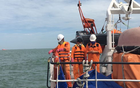 Theo kế hoạch, sáng nay lực lượng cứu nạn cứu hộ thuộc Cảnh sát PCCC TPHCM sẽ tiếp tục tìm kiếm xung quanh khu vực tàu Hoàng Phúc 18 bị chìm.