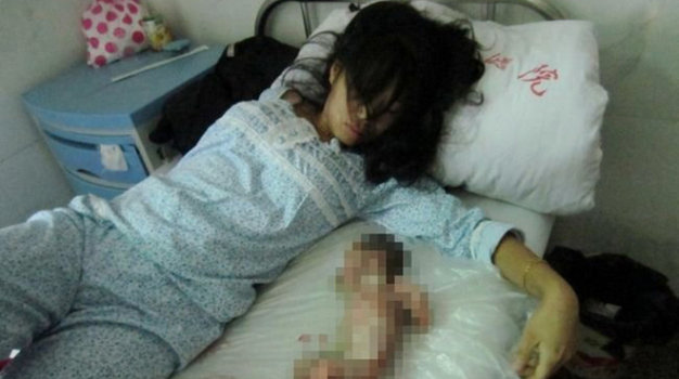 Theo ước tính, chế độ một con ở Trung Quốc đã ép hàng ngàn thai phụ phải phá thai, nhiều trường hợp thai nhi đã được trên 6 tháng