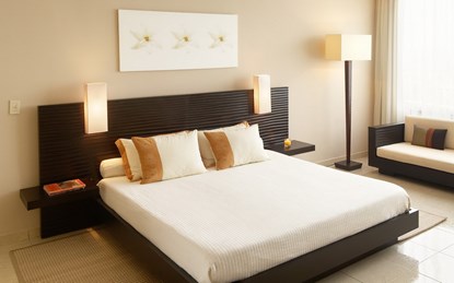 Màu sắc chăn gối và đệm trải giường cũng là một yếu tố quan trọng mang lại giấc ngủ ngon 