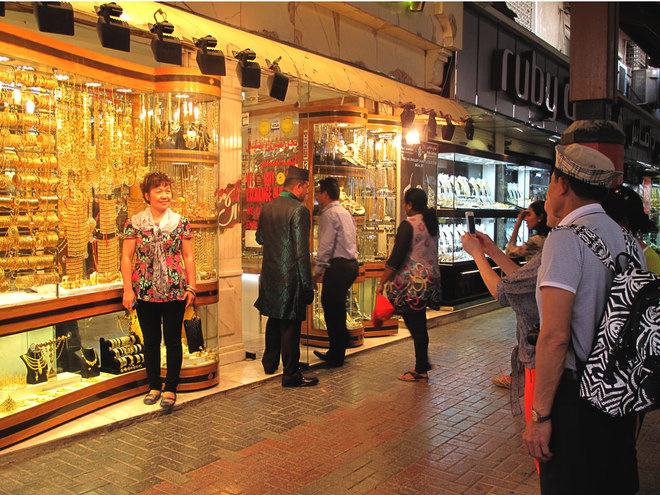 Chợ vàng rẻ nhất thế giới Gold Souk