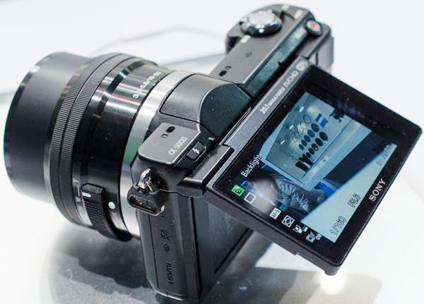Sony Alpha 5000 là mẫu máy ảnh du lịch được nhiều người ưa chuộng