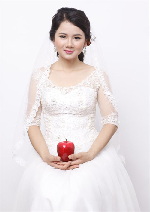 Chọn váy cưới cho cô dâu mũm mĩm chất liệu ren sẽ khiến cô dâu xinh đẹp hơn