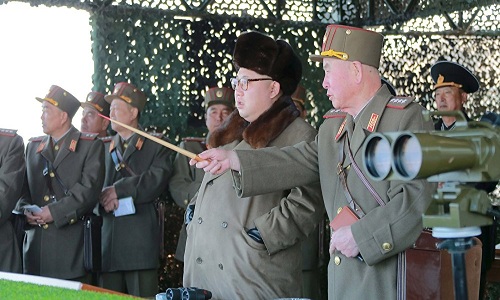 Chủ tịch Kim Jong Un thị sát một cuộc tập trận bắn đạn thật của quân đội Triều Tiên
