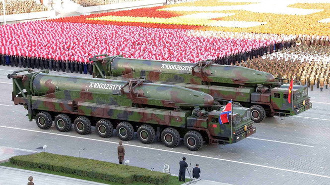 Tên lửa liên lục địa KN-08 của Triều Tiên tại buổi duyệt binh ngày 13/10/2015 ở Bình Nhưỡng