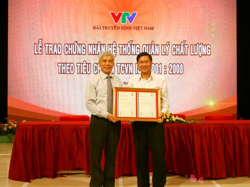 Tổng cục trưởng Ngô Quý Việt trao ISO cho VTV