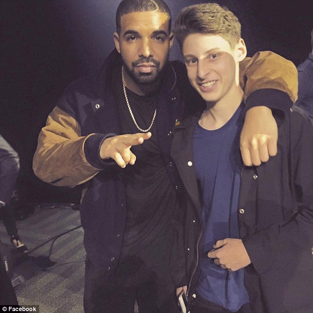 Ben Pasternak trong ảnh chụp cùng rapper Drake. Ảnh: Daily Mail