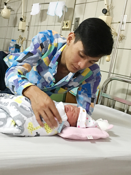 Chuyện gã chồng xăm trổ, thích cởi trần của 'bà trùm' chân dài HN Chuyện gã chồng xăm trổ, thích cởi trần của 'bà trùm' chân dài HN