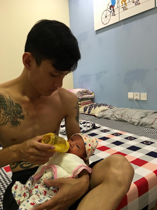 Chuyện gã chồng xăm trổ, thích cởi trần của 'bà trùm' chân dài HN Chuyện gã chồng xăm trổ, thích cởi trần của 'bà trùm' chân dài HN