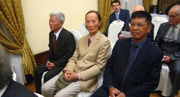 Các nhà khoa học hạt nhân Việt Nam trong buổi trao huy chương