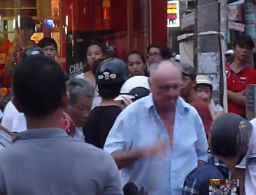 Du khách Dennis Marshall Gray gây sự đánh người trên phố Đà Nẵng vì say rượu