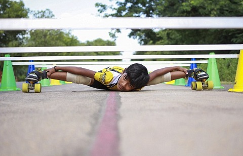 Prasad đã lập kỷ lục Guinness khi vượt qua quãng đường dài 100m dưới 53 gầm xe trong vòng 22,50 giây