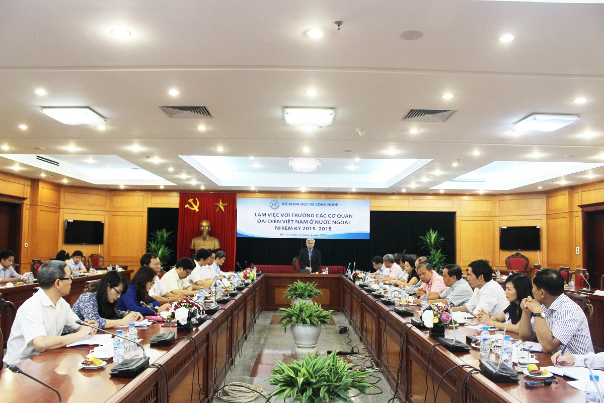 Bộ trưởng Nguyễn Quân làm việc với các Trưởng cơ quan đại diện Việt Nam tại nước ngoài mới được bổ nhiệm