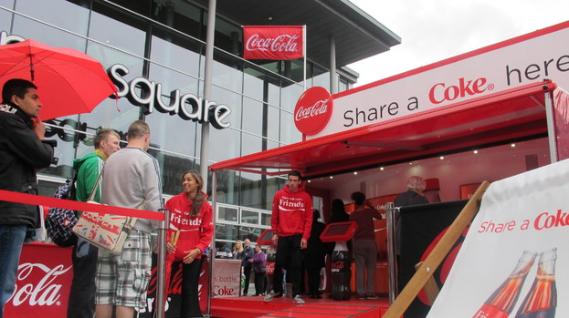 Chiến dịch in tên lên nhãn lon của Coca Cola đang gây sốt nhiều nơi trên thế giới