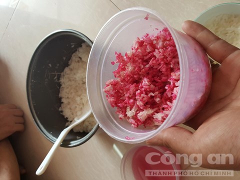 Thông tin cơm nguội đổi màu đỏ rực như máu chỉ sau 1 đêm vì nấu từ ‘gạo lạ’ đang khiến người dân Sài Gòn hoang mang
