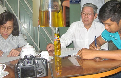 Anh Định tường trình sự việc nước ngọt có ruồi với Hội Bảo vệ quyền lợi người  tiêu dùng tỉnh Tiền Giang. Ảnh
