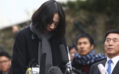 ‘Công chúa hư’ Hàn Quốc xin lỗi công chúng về vụ “hạt mắc ca nổi giận” hôm 12/12/2014