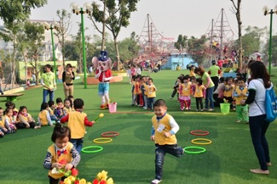 Công viên Nghĩa Đô có rất nhiều trò chơi phù hợp với các bé 