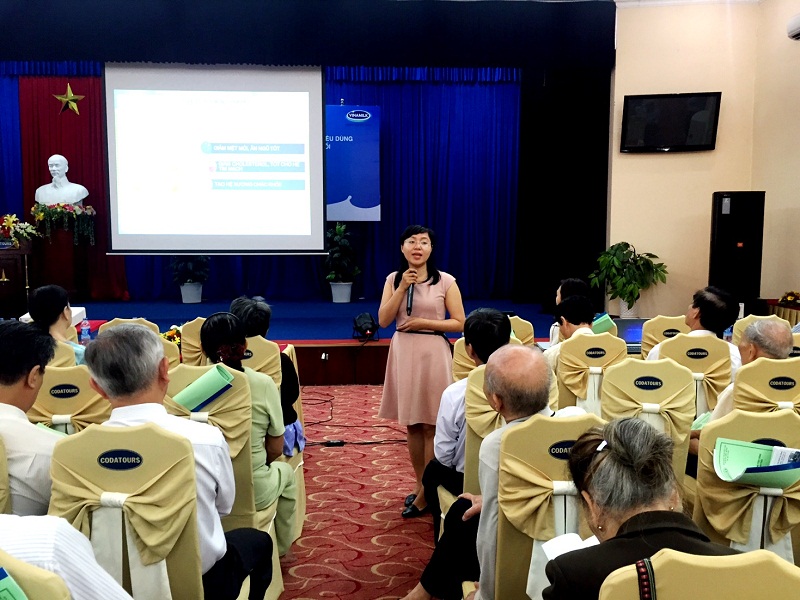Bà Nguyễn Thị Mỹ Hòa – Trưởng ban nhãn hiệu ngành hàng sữa bột (Vinamilk) chia sẻ những thông tin hữu ích của các sản phẩm dinh dưỡng dành cho người cao tuổi