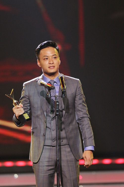 Hồ Văn Cường vượt qua Sơn Tùng M-TP giành giải ca sĩ của năm
