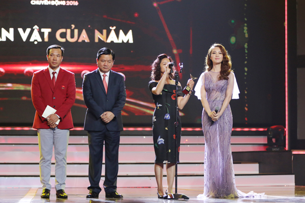 Hồ Văn Cường vượt qua Sơn Tùng M-TP giành giải ca sĩ của năm