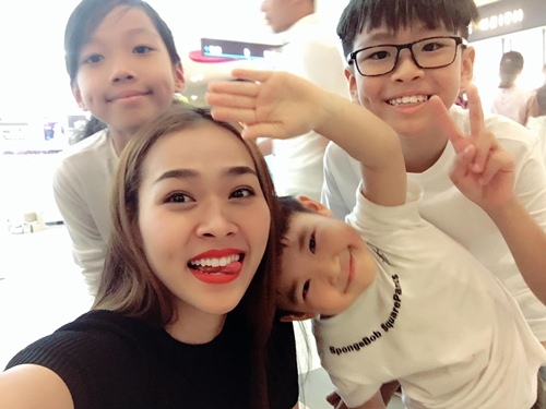 Sao Việt 'rộn ràng' chia sẻ ảnh Trung thu đầm ấm bên gia đình